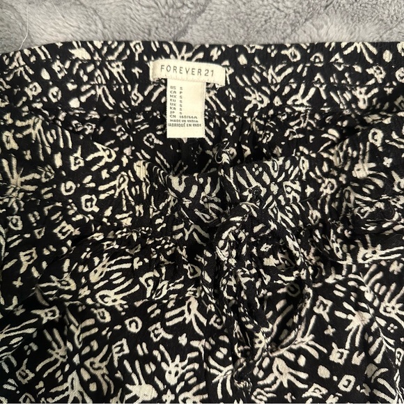 SWIM COVER UP SHORTS SIZE SMALL - Picture 2 of 3